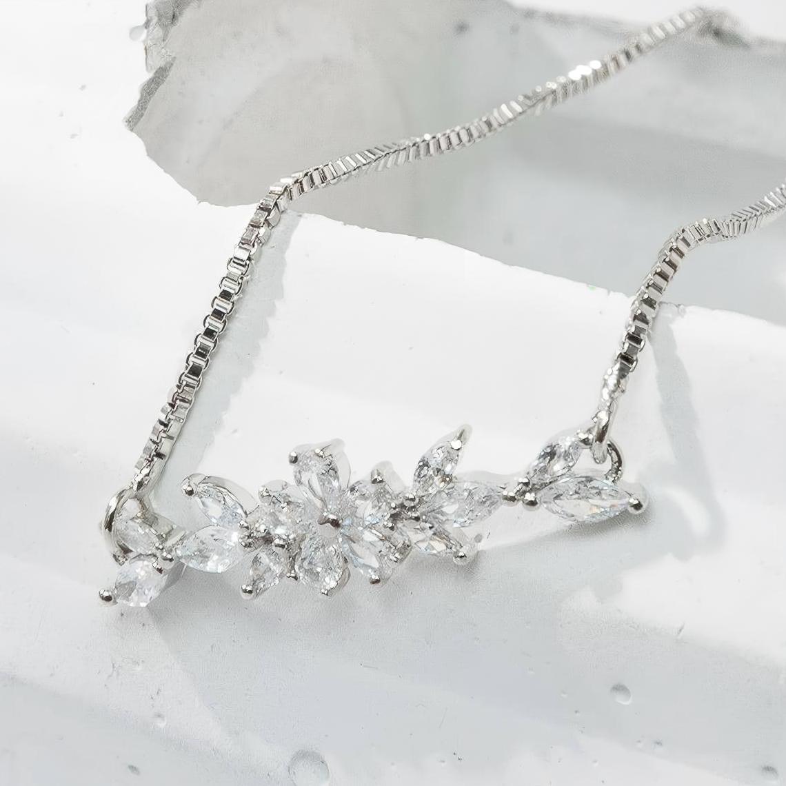 1pcs Fashionable Zircon Bracelet Silver Flower Leaf Drawstring Design Chain Inlaid Gold-plated Bracelet Suitable For Women's Daily Holiday Wear
